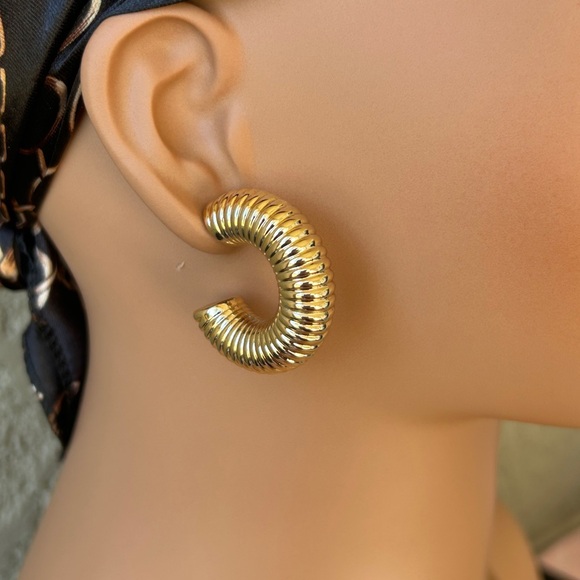 Chunky Gold Ribbed Hoop Earrings - Picture 5 of 5